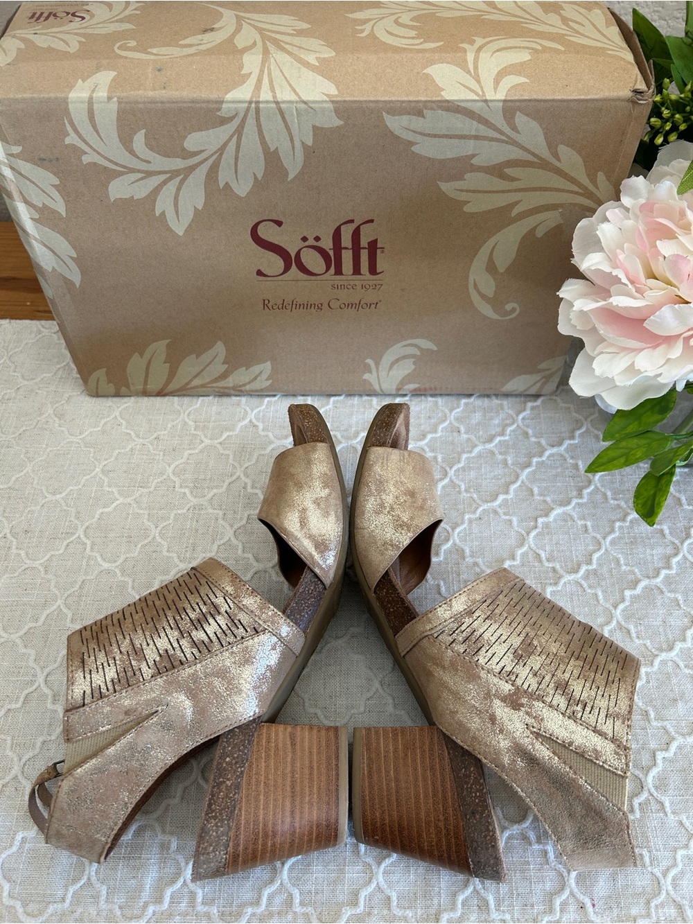 Sofft Milan,Metallic Champagne Open-Toe Block Heel Mules, size 9M, stylish comfy - Picture 9 of 13
